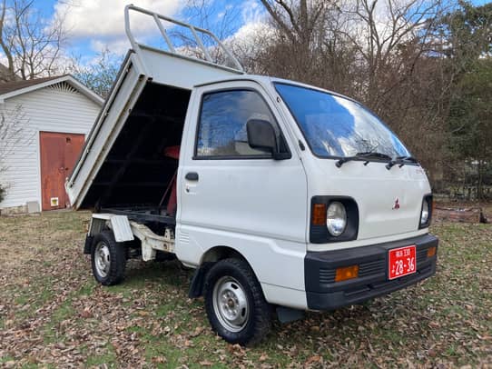 1993 Mitsubishi Minicab auction - Cars & Bids