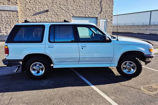 1995 Ford Explorer XLT VIN: 1FMDU32X9SZA72925 for Sale - Cars & Bids