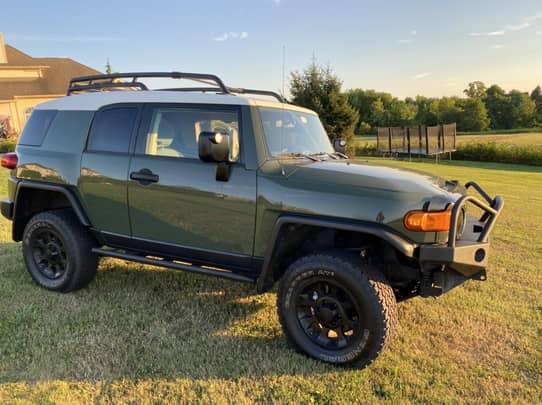2011 Toyota FJ Cruiser auction - Cars & Bids