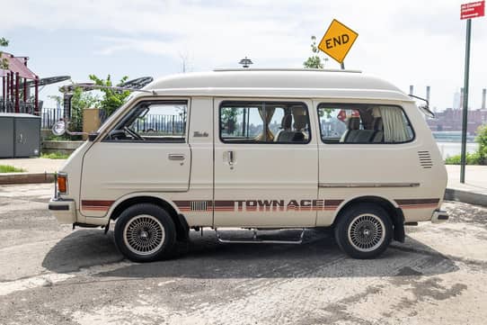 1981 Toyota TownAce Grand Extra VIN: TR15104034 for Sale - Cars & Bids