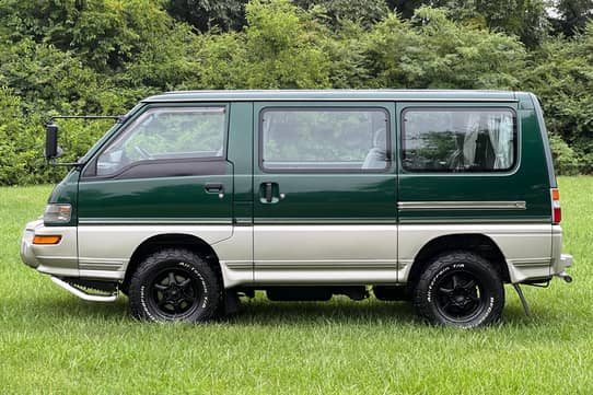 1998 Mitsubishi Delica Star Wagon 4WD for Sale - Cars & Bids