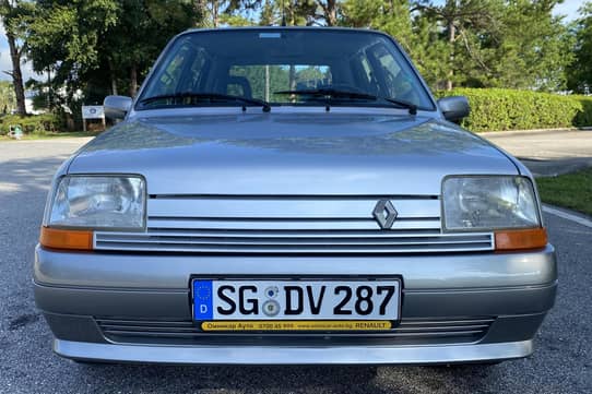 Lot - 1989 Renault Super 5 SL Spring Sans réserve / No reserve - Catalog#  710043 A French Collection Richard Romagny, Pilote du Dakar. 100  Youngtimers & Populaires