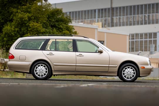 2001 Mercedes-Benz E320 4Matic Wagon VIN: WDBJH82J11X051533 for