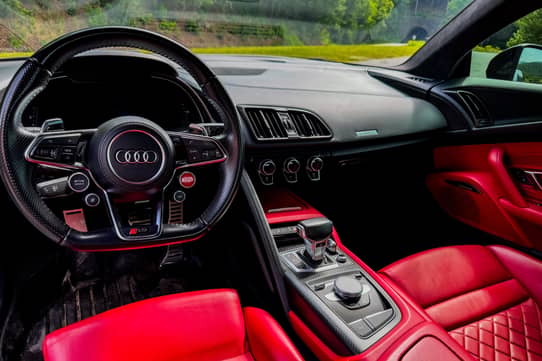 Audi R8 2005 Interior