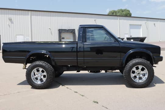 1984 Nissan 720 Pickup DLX 4x4 VIN: JN6ND02YXEW000005 for