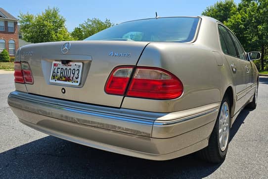 2000 Mercedes-Benz E320 4Matic Sedan VIN: WDBJF82J3YX030781 for
