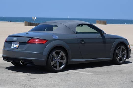 マイスト　Audi TTロードスター Maisto Audi TT Roadster 1:64 Diecast Car Mint Condition Dark Gray