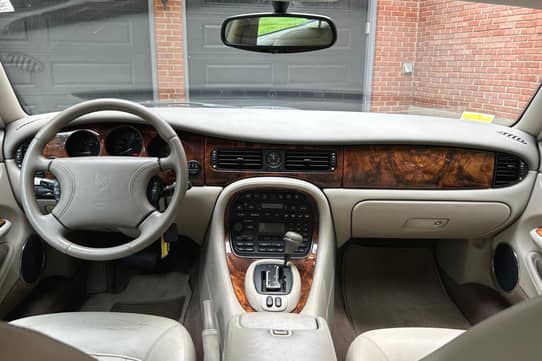 2000 Jaguar XK8 Coupe VIN: SAJJA41C3YNA06508 - CLASSIC.COM