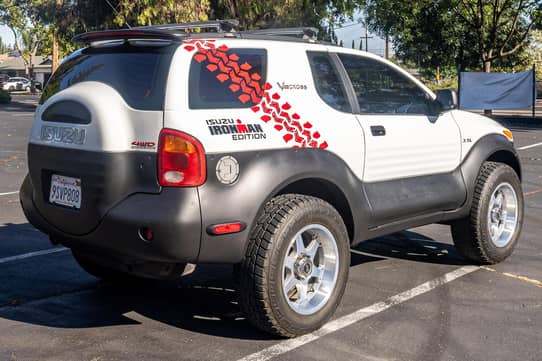 1999 Isuzu VehiCROSS Ironman Edition VIN: JACCN57X2X7991281
