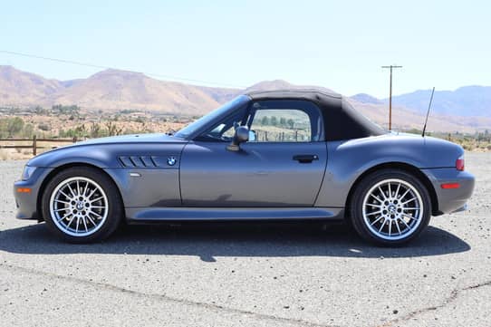 エイプリルページ 2001 BMW Z3 3.0i Roadster VIN: WBACN53471LJ55846 for Sale