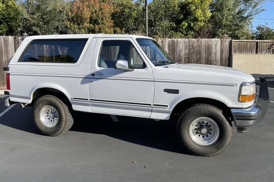 1995 Ford Bronco XLT With Just 465 Miles Attracting Massive Bids