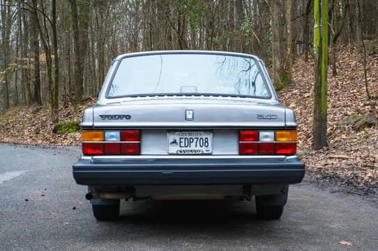 Volvo deals 240 rear