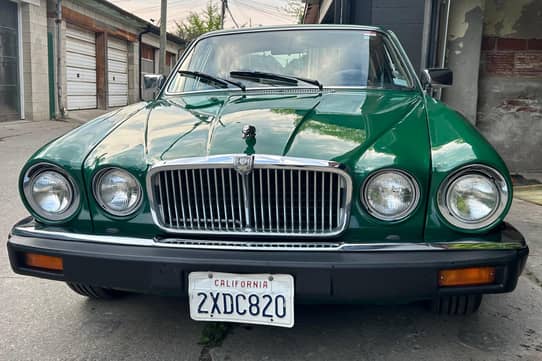 Miniature SMTS 1/43 - Jaguar XJ6 Series 1 / XJC - Couleur Willow Green - Réf CL31