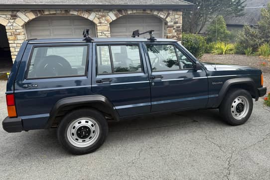 1989 Jeep Cherokee 4x4 VIN: 1J4FJ28E4KL451981 for Sale - Cars & Bids