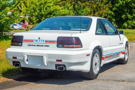 Pick of the Day: '92 Pontiac Grand Prix Richard Petty Edition