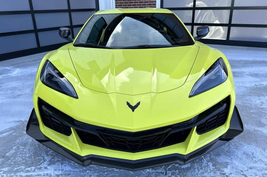 2023 corbeta z06 amarillo