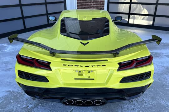 2023 corbeta z06 amarillo