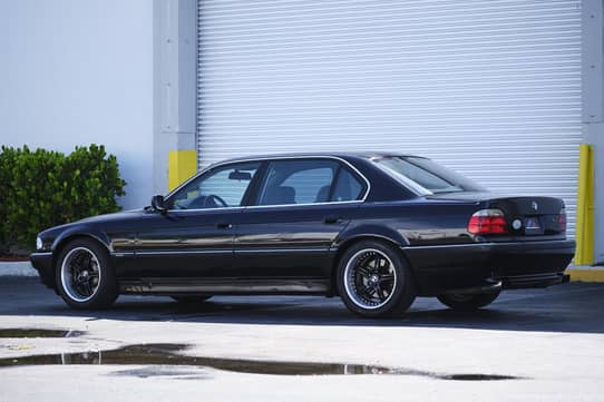 Miniature BMW E38 740iL Série 7 Noire édition Limitée 1:64 Par DCM - Neuf