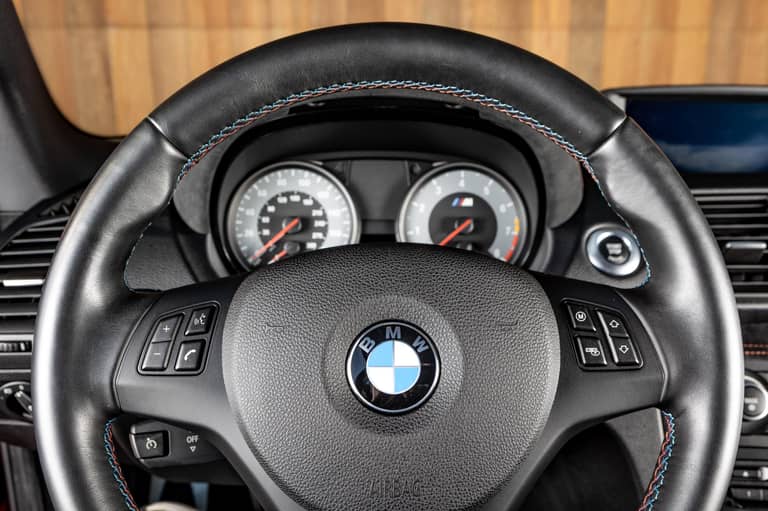 Steering wheel head-on