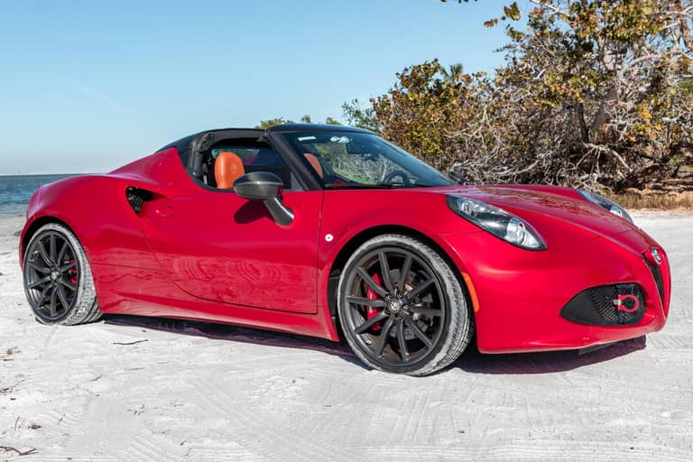 定価半額以下！Alfa 渦巻く Romeo 4C カーボンヘッドライトベゼルUSED！