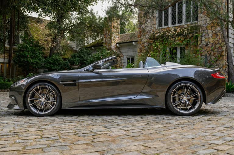 Amazon | 世界 2台！奇跡の未開封！ピラニアモデル ASTON MARTIN