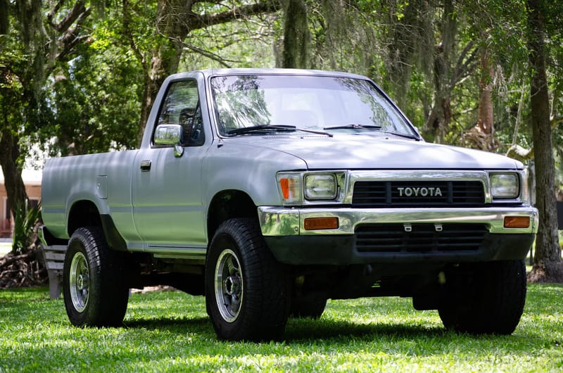 1991 Toyota Pickup Deluxe 4x4 auction - Cars & Bids