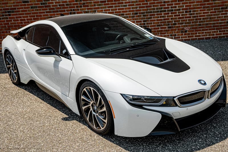 Photo gallery of the stunning BMW i8 - 1/11